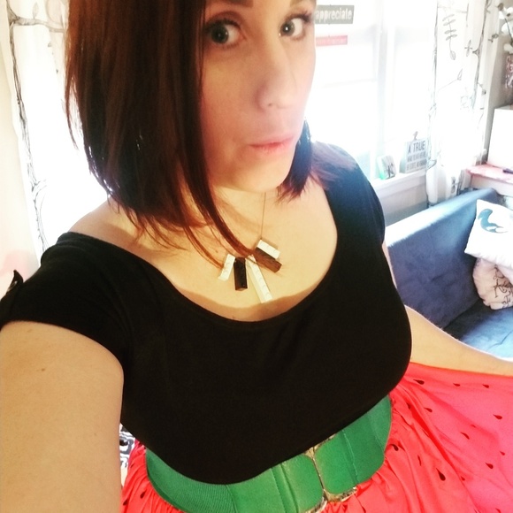 Meet Your Posher, Jaclyn - Picture 3 of 3